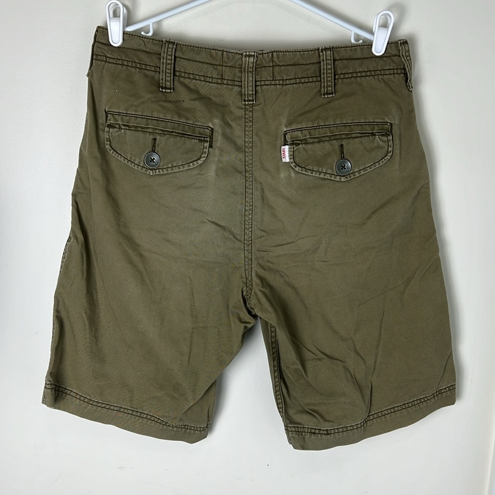 Levi’s Khaki Cargo Shorts Size 31